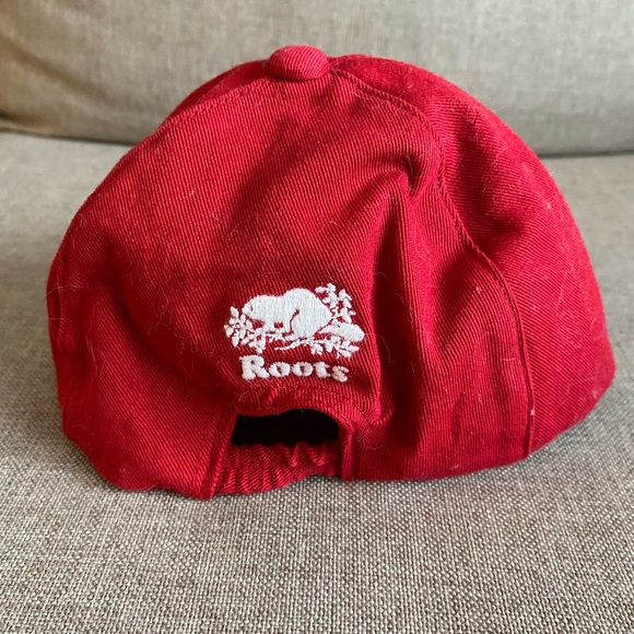 Baby Roots red hat 6-12 months - Picture 2 of 3